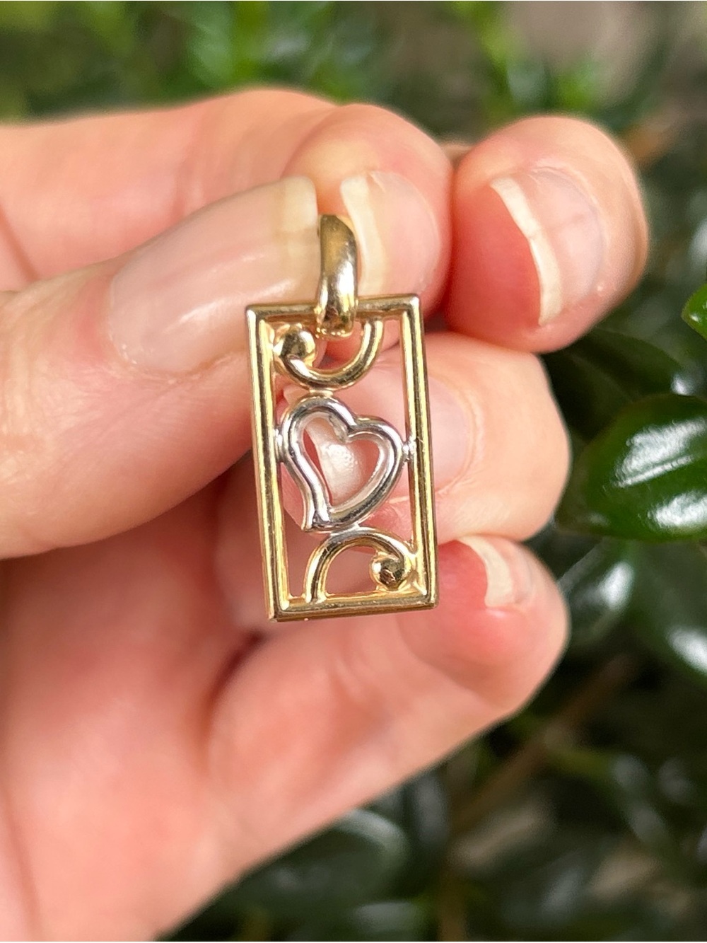 Vintage 10K SOLID GOLD Puffy Bar Pendant